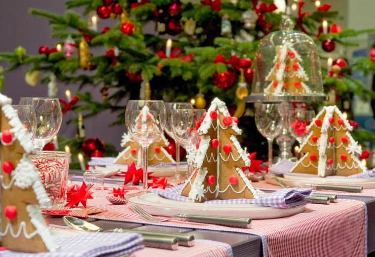 bonita mesa decorada adronos navideños