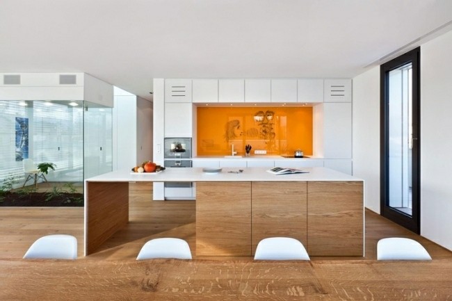 cocina moderna pared color naranja