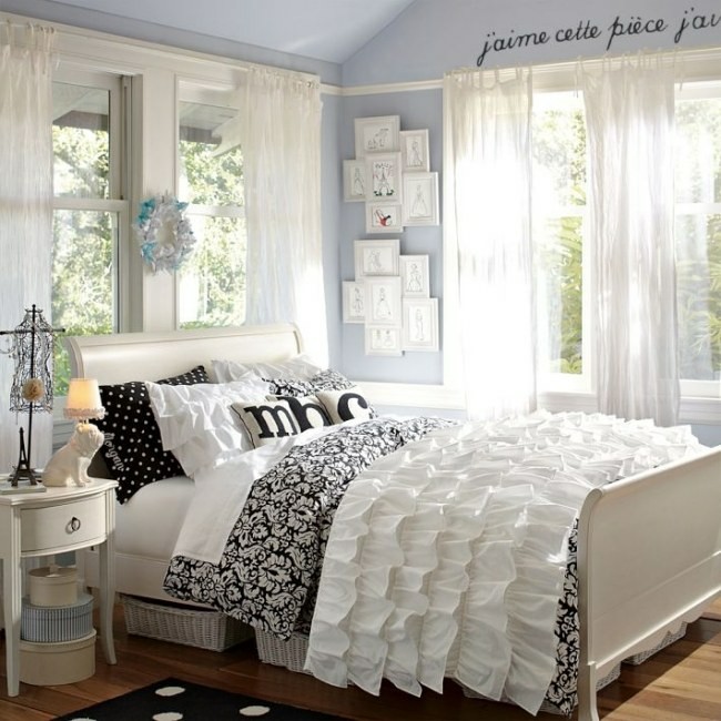 colcha cama volantes blancos cuarto