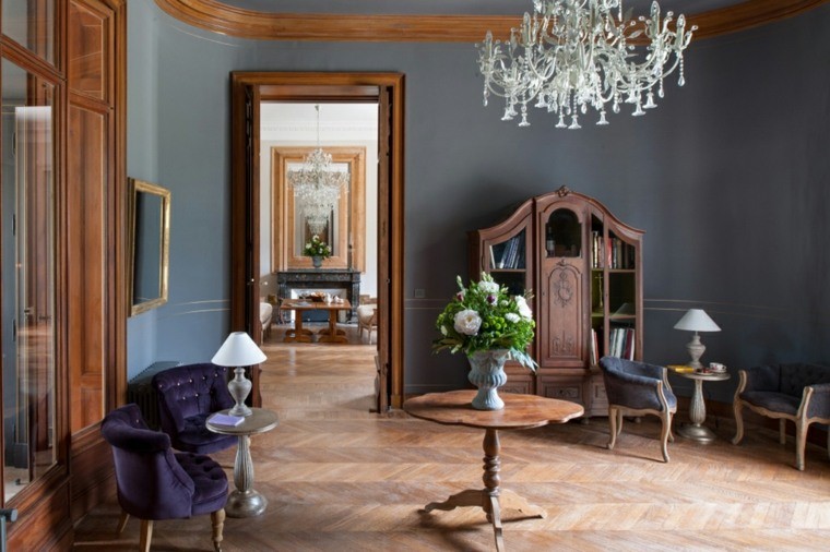 Paleta de colores oscuros para el salón moderno