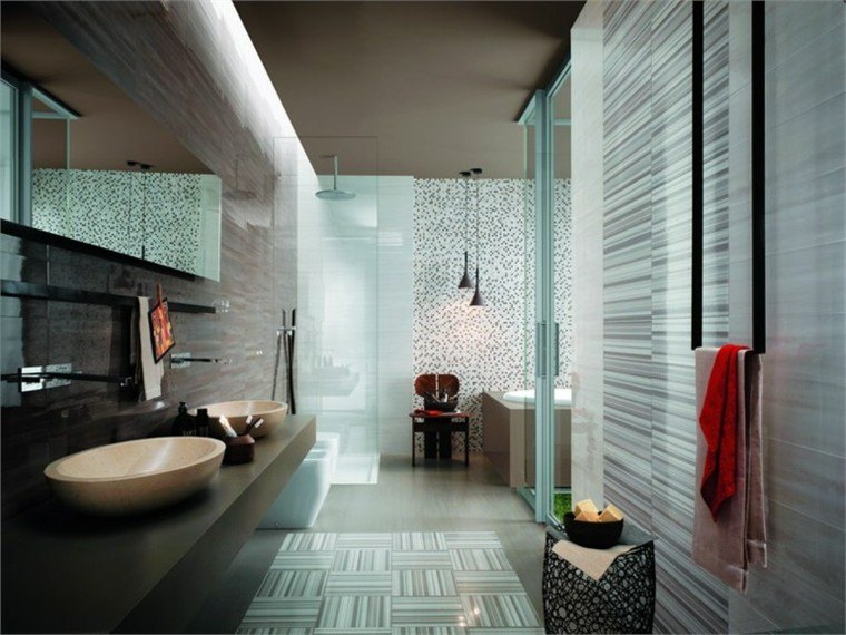 cuarto baño moderno toalla roja