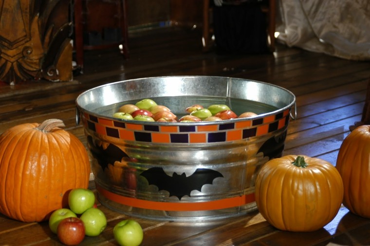 decoracion fiesta halloween cubo manzanas