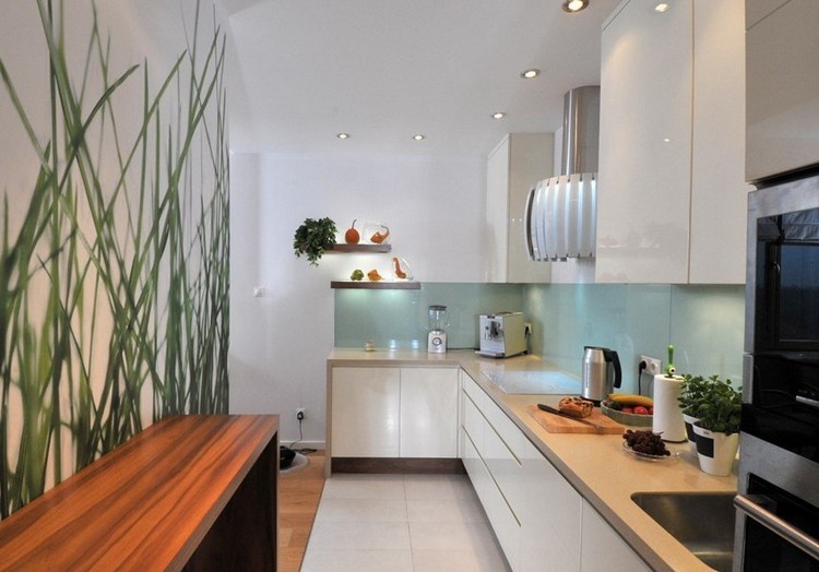 cocina blanca con panel aguamarina diseño cocina blanco aguamarina papel