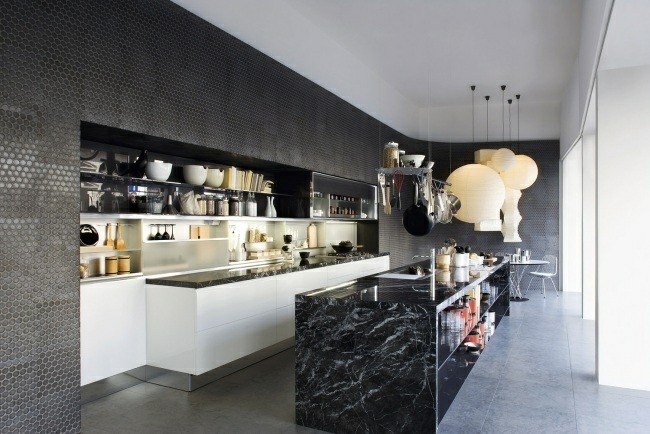 diseño cocina moderna pared negra 