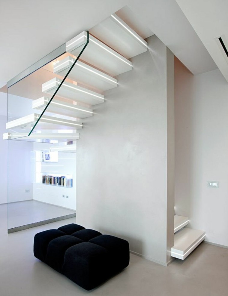 diseño escaleras suspendidas blancas