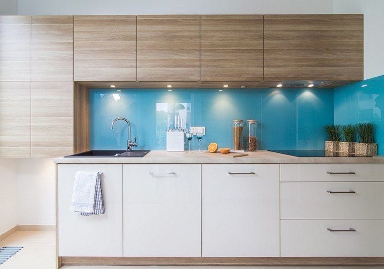 pared de cocina con paneles color turquesa diseño cocina pared turquesa madera
