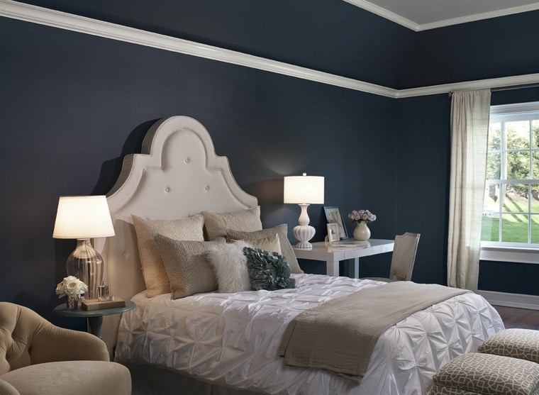 dormitorio adultos pared color añil