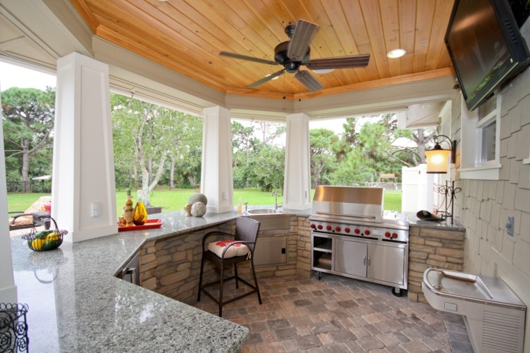 cocina con barra de piedra y granito en el jardín moderno el refugio perfecto verano cocina exterior encimeras granito ideas