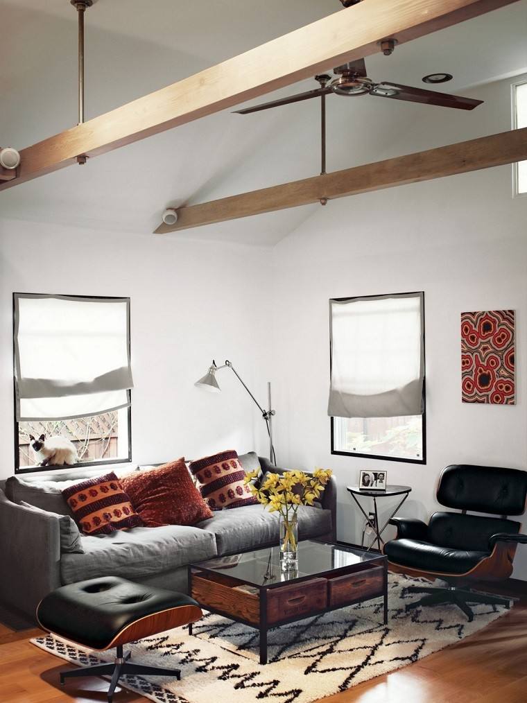 fotos originales salones pequenos sofa gris cojines colores ideas