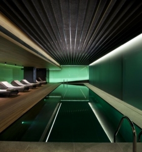 Interior con piscina, 50 variantes para refrescar en verano.