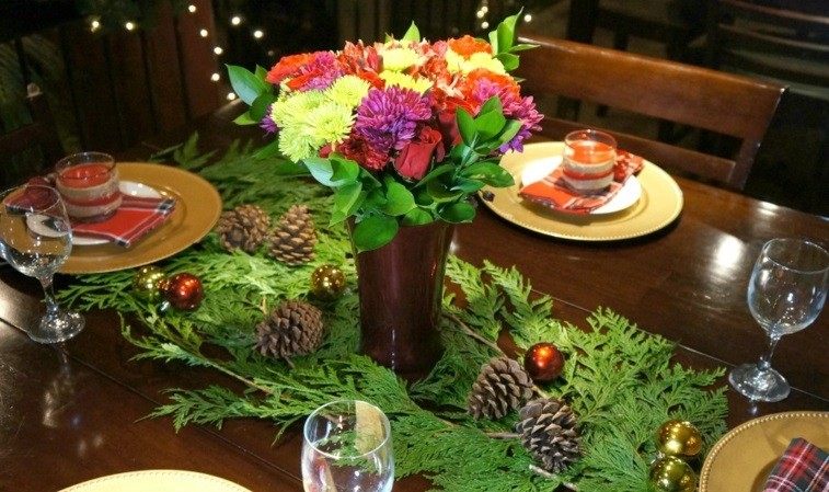 mesa diseño decorado platos flores