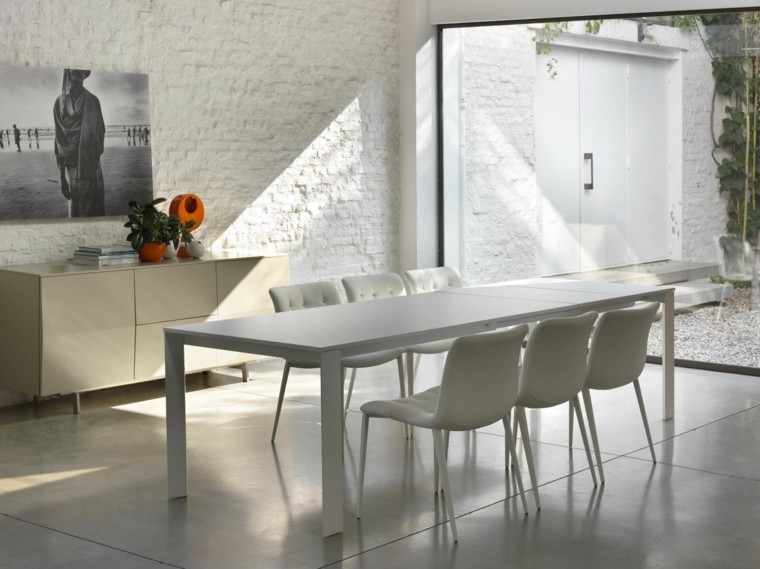 mesa madera comedor luminoso pared ladrillo ideas