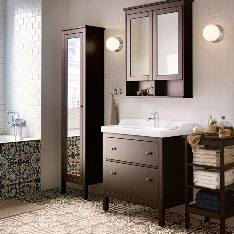 muebles baño madera azulejos blancos
