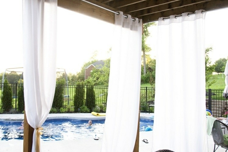 pergola cortinas blancas vistas piscina
