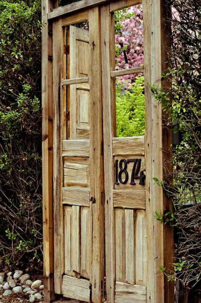 puerta madera antigua año 1874