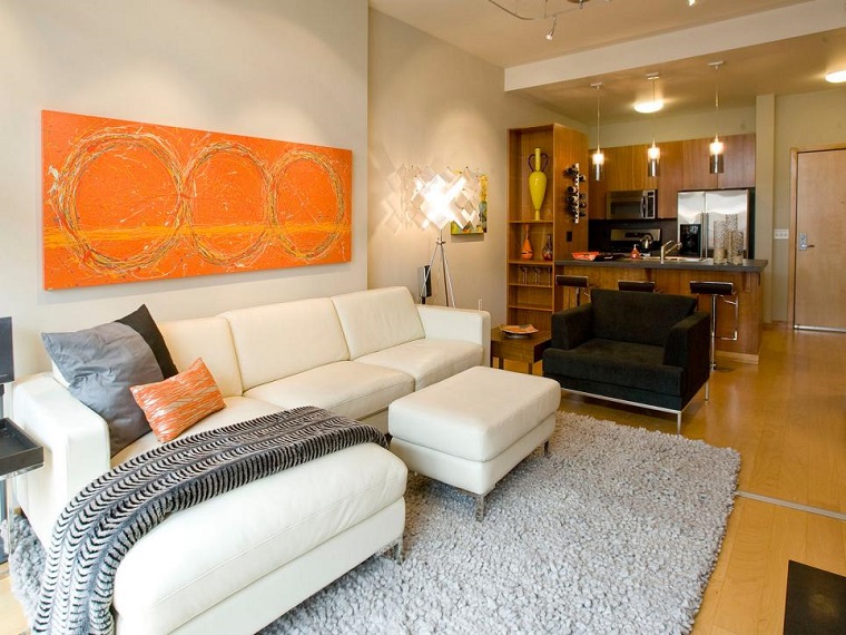 salon pequeno moderno cuadro color naranja sofa blanca ideas