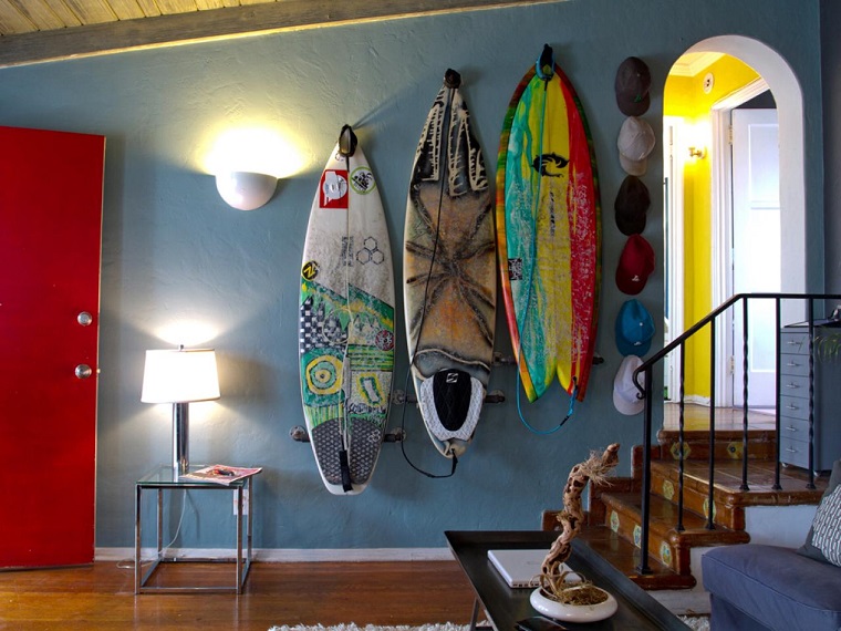 tabla de surf decorando pared casa colores coloridos ideas