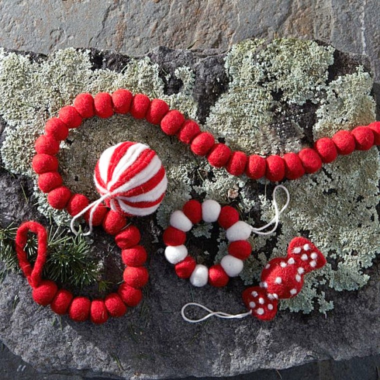 adornos decorativos navidad tejido guirnalda roja ideas