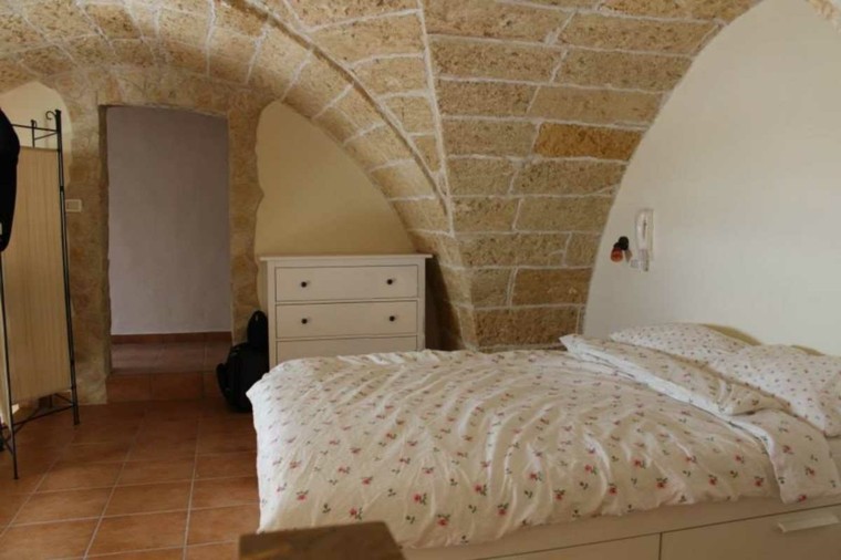 dormitorio al estilo rústico con techo abovedado casa techo abovedado moderno dormitorio viejo ideas