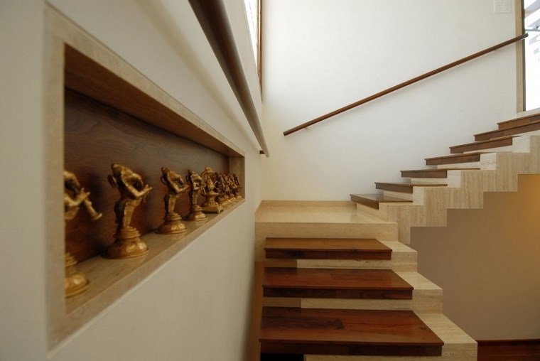 azulejo travertino suelo pared casa moderna escaleras madera ideas