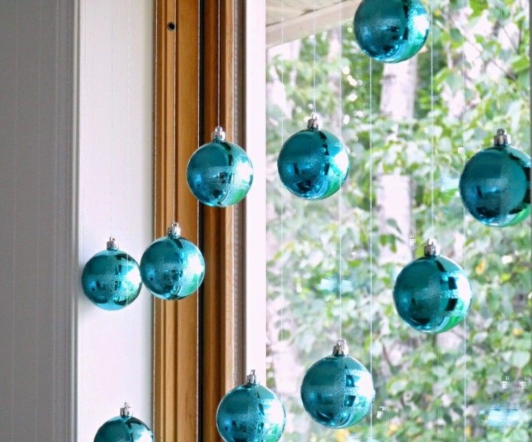 azules decoracion ventana bolas esferas