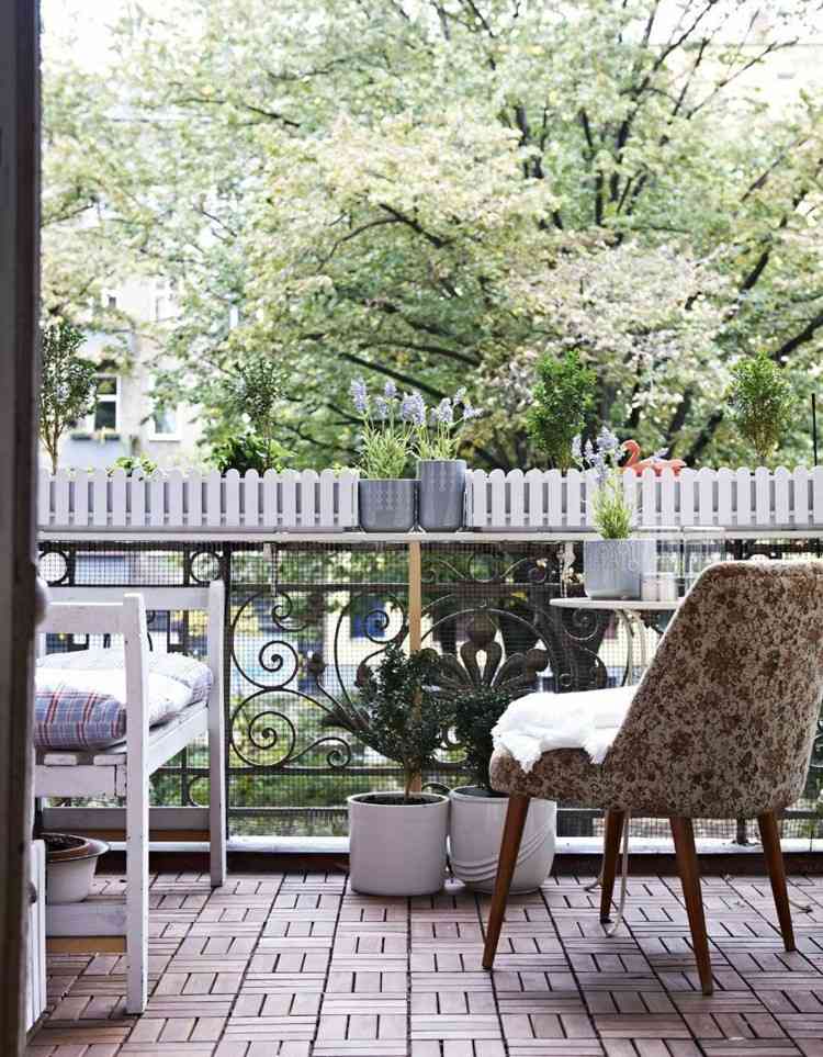 balcon diseño pequeño acogedor primavera cojines