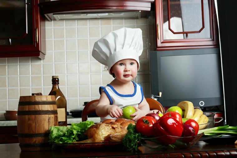 cocinar con productos naturales y saludables bebe cocinando gorro cocinero