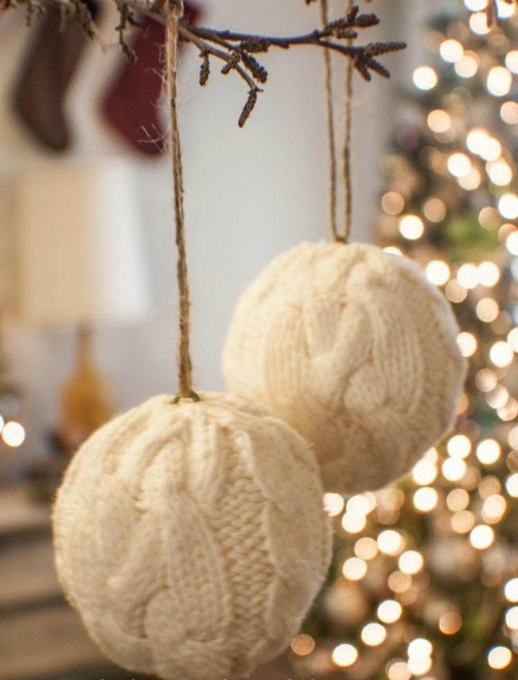 bolas blancas lana colgantes navidad