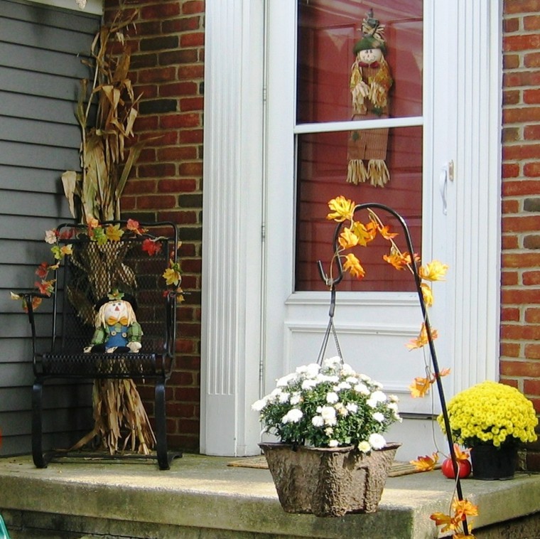 entrada decorada con flores y hojas bonita decoración flores otoño