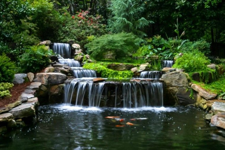 bonito estanque jardín agua cascada