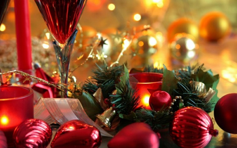 cenas de naviad bolas rojas