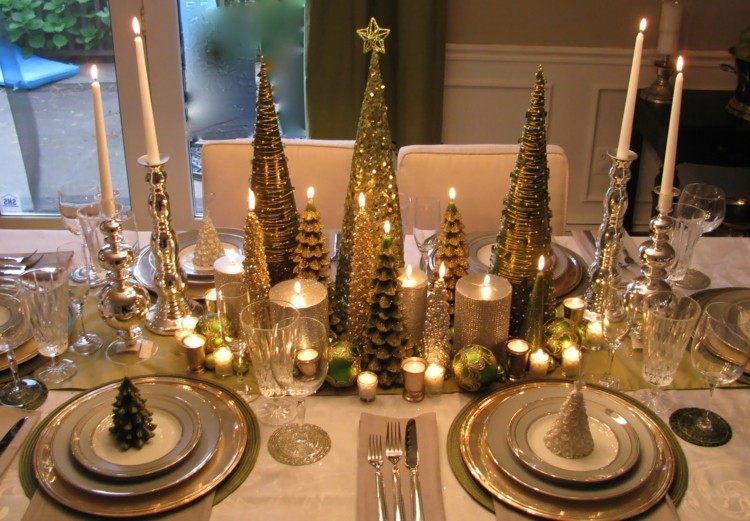 cena navidad abetos dorados velas
