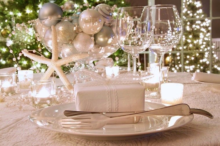mesa regalo adornos color blancos ideas