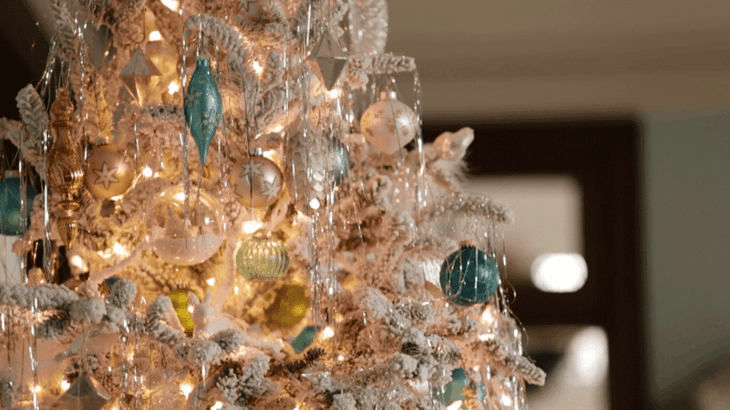 decoración árbol bolas azules 