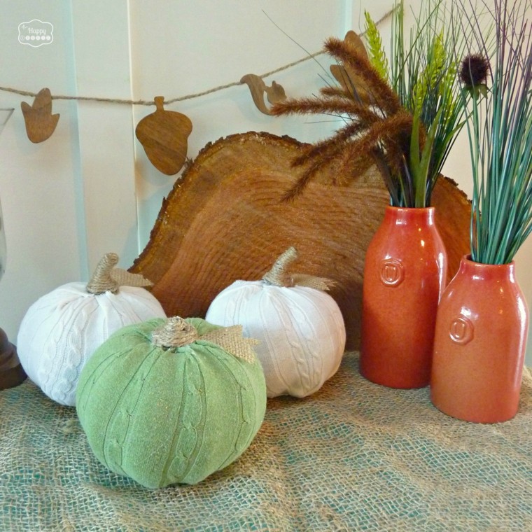 Calabazas y adornos de otoño de colores inusuales