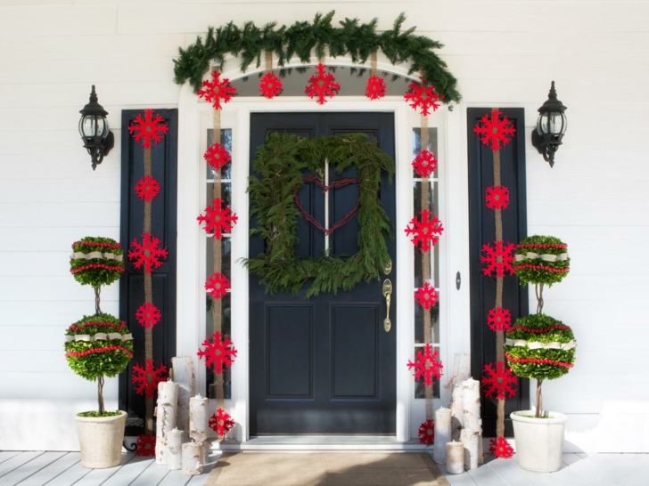decoración de entrada con copos de nieve rojos decoración entrada copos rojos