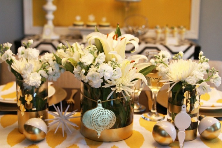 decoración mesa  flores blancas