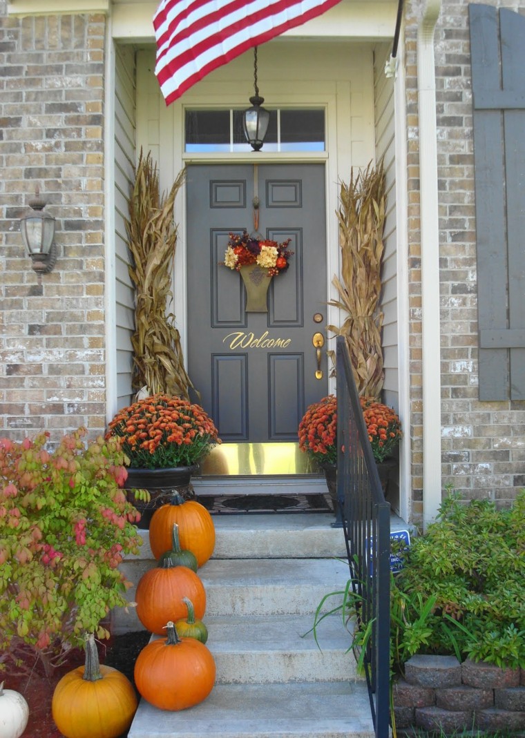 decorar con flores y calabazas puertas de entrada decoradas otoño