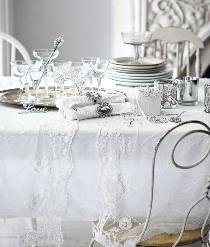 decoración retro mesa blanca cena