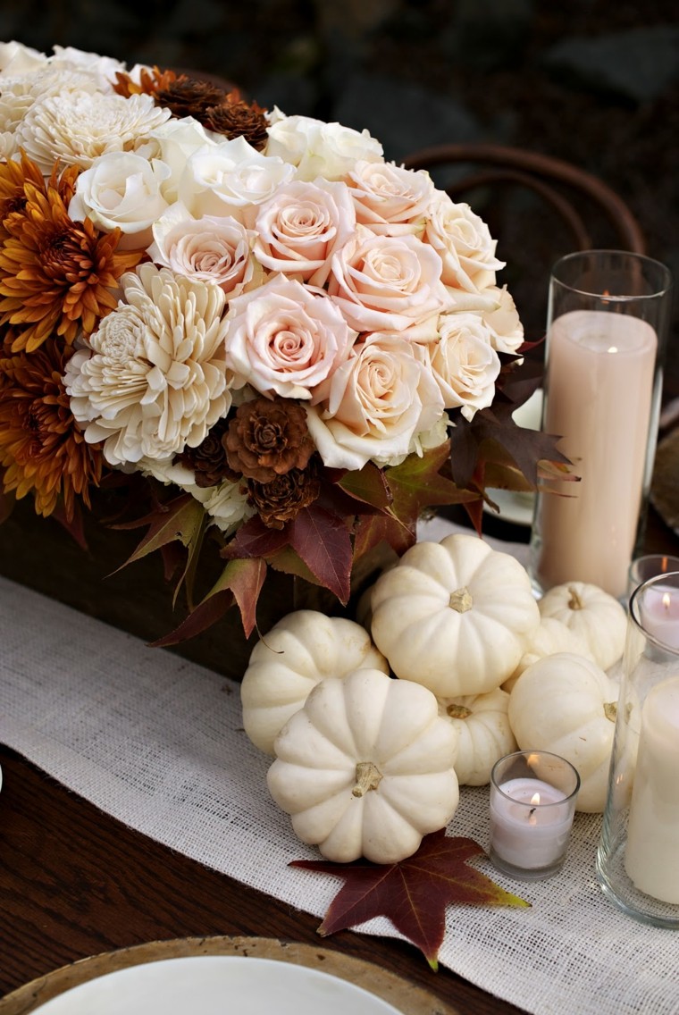decoración rosas calabazas pequeñas velas 