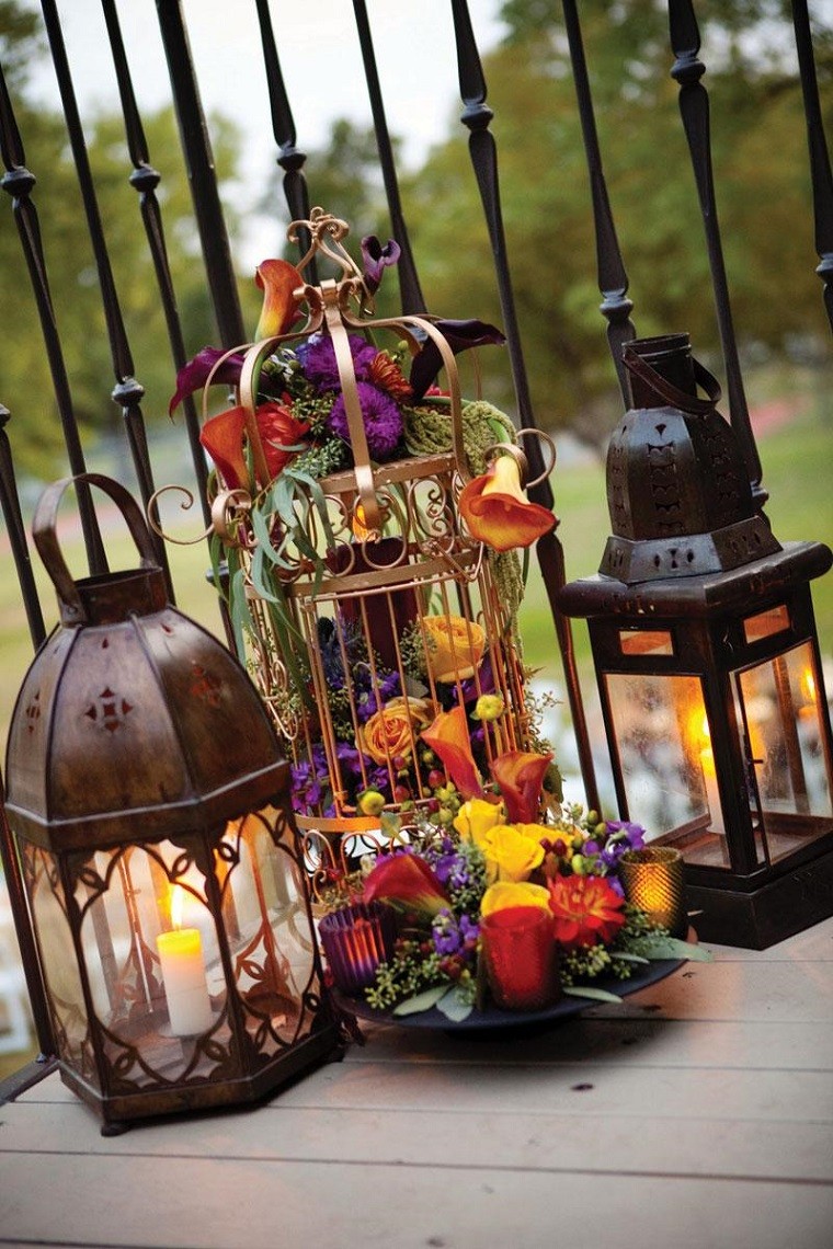 Decoracion otoño iluminado por farolas preciosas