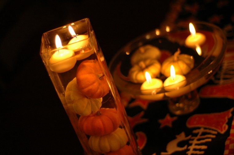 calabazas pequeñas detalle amarillo romantico mesa calabazas