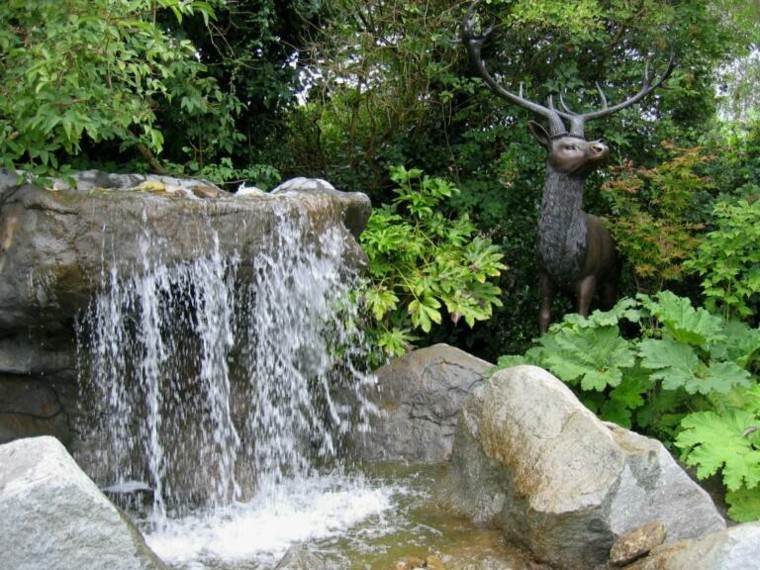 diseño cascada agua reno ciervo