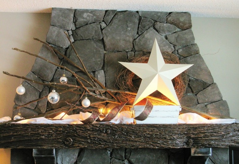estrellas de navidad decorando casa chimenea ramas bolas ideas