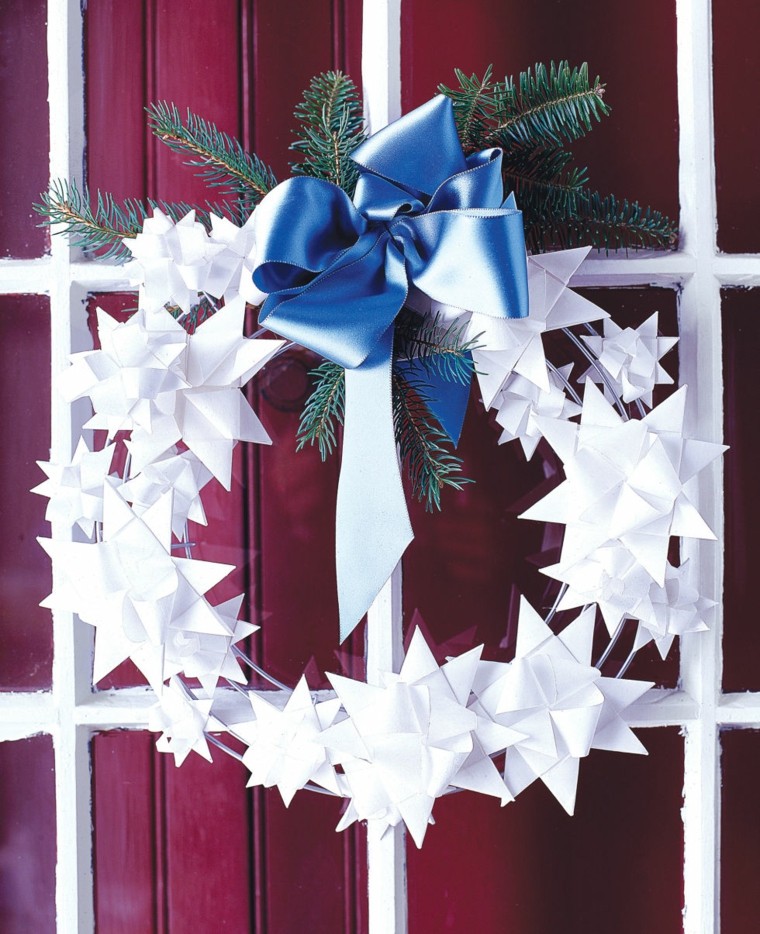 estrellas navidad decorando casa guirnalda blanca ideas