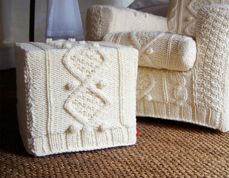 Gorros de lana y ropa para que sus muebles no pasen frío