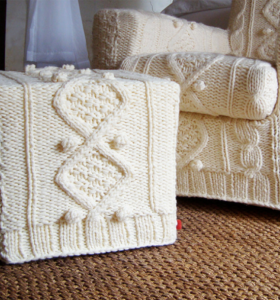 Gorros de lana y ropa para que sus muebles no pasen frío