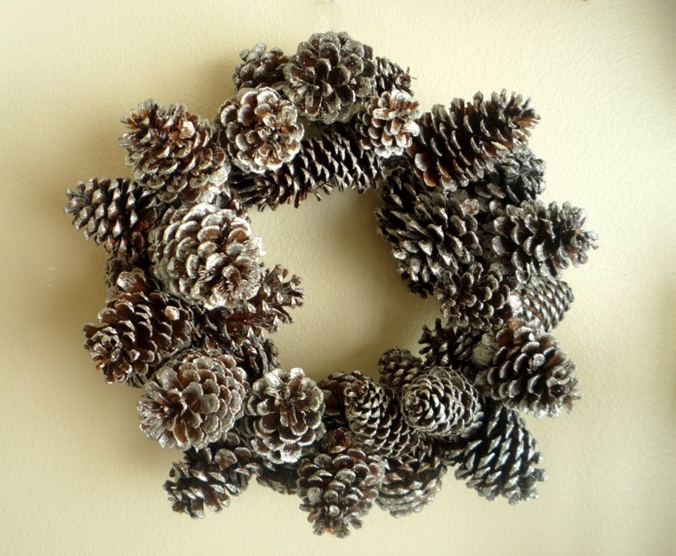 guirnalda navideña de piñas de pino guirnalda navidad pinas pino interesante ideas