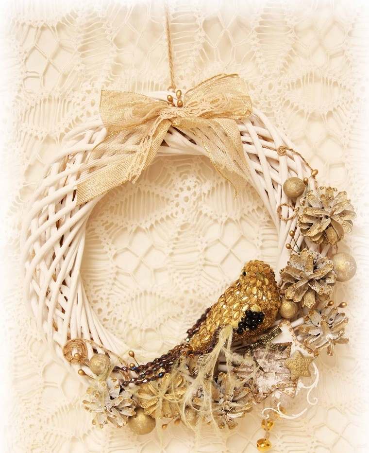 guirnalda preciosa pajaro oro madera blanca navidad ideas