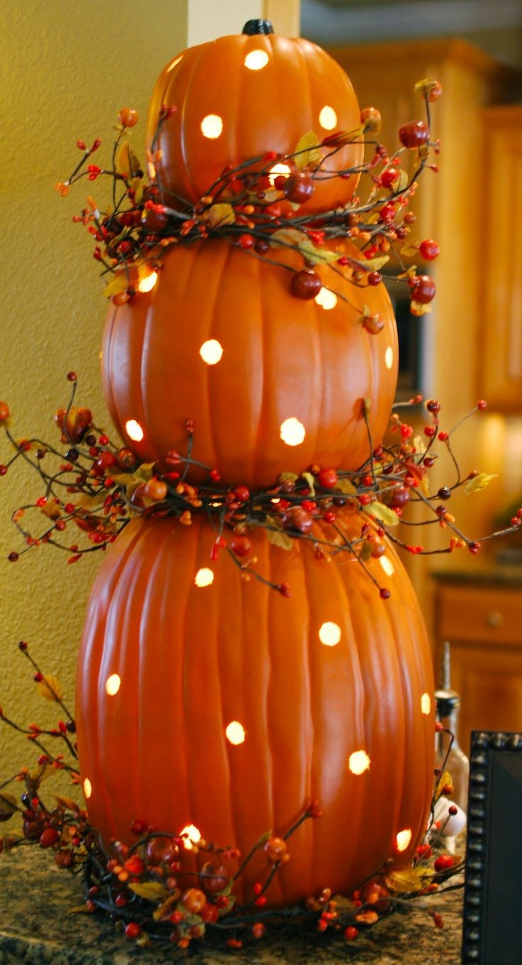 calabzas de plastico para decorar la casa en otoño ideas calabazas falsa plastico distintos tamanos bonitas